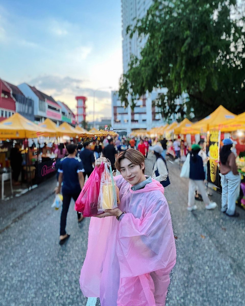 isaacvkm_1212's tweet photo. Iftar sama sama boleh? Sebab Iftara you I tak ada selera 🙈🙈 Hari ni buka puasa makan apa ya sayang? 💙💙 

#IsaacVkm #邬凯名 #아이젝 #젝터 #SelamatBerbukaPuasaSayangku #SayaPunBeliBanyakDoh #SayaMauPergiBazaarLain https://t.co/TjTvEaW0Be