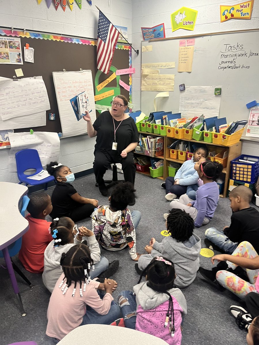 shannonking22's tweet photo. Wrapping up Reading Month with a fun day of Reading Camp! The Parker students love being able to visit other classrooms to share the love of reading! @clintondalesch #drangonfamily #clintondalecares https://t.co/NsPAhOq7yT