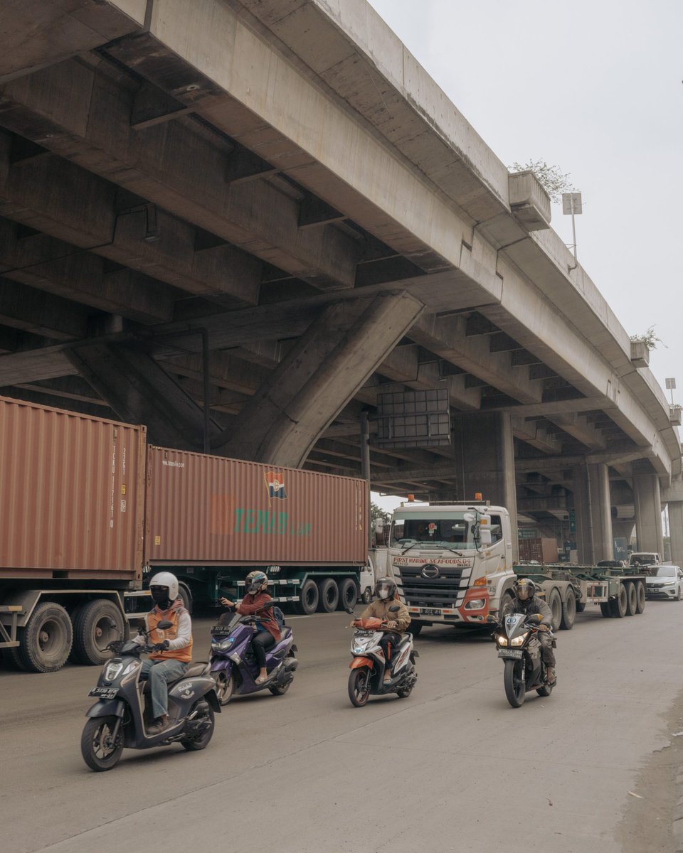 Rest of World (@restofworld) on Twitter photo “I am a woman, is that ok with you?”: The dangers of being a female rideshare driver in Indonesia
<a href="/jnrmgn/">Joan Rumengan 🙃❣</a> reports from Jakarta, with photography by <a href="/mfimages/">Muhammad Fadli</a>
restofworld.org/2023/women-gig… “I am a woman, is that ok with you?”: The dangers of being a female rideshare driver in Indonesia
<a href="/jnrmgn/">Joan Rumengan 🙃❣</a> reports from Jakarta, with photography by <a href="/mfimages/">Muhammad Fadli</a>
restofworld.org/2023/women-gig…