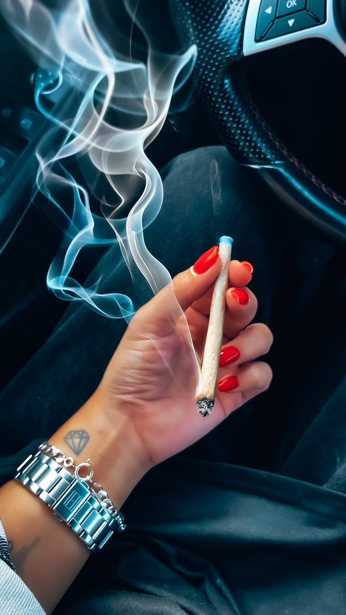 highlifeislife_'s tweet photo. Hiiii(gh) there! ππ½
What do you prefer: joints or bongs? π
#highlifeislife #highsociety #cannabiscommunity #cannabisportugal #cannabisculture #cannabiseu #cannabisphotography #cannabislife #dailycannabis #weedwomen https://t.co/UGeUAbKQJi