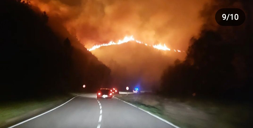 espinadecactus's tweet photo. Valdés, mi segunda casa, en llamas 💔
Fotos de su alcalde, Óscar Perez 

OCCIDENTE DE ASTURIAS https://t.co/aaFmjbEyyY