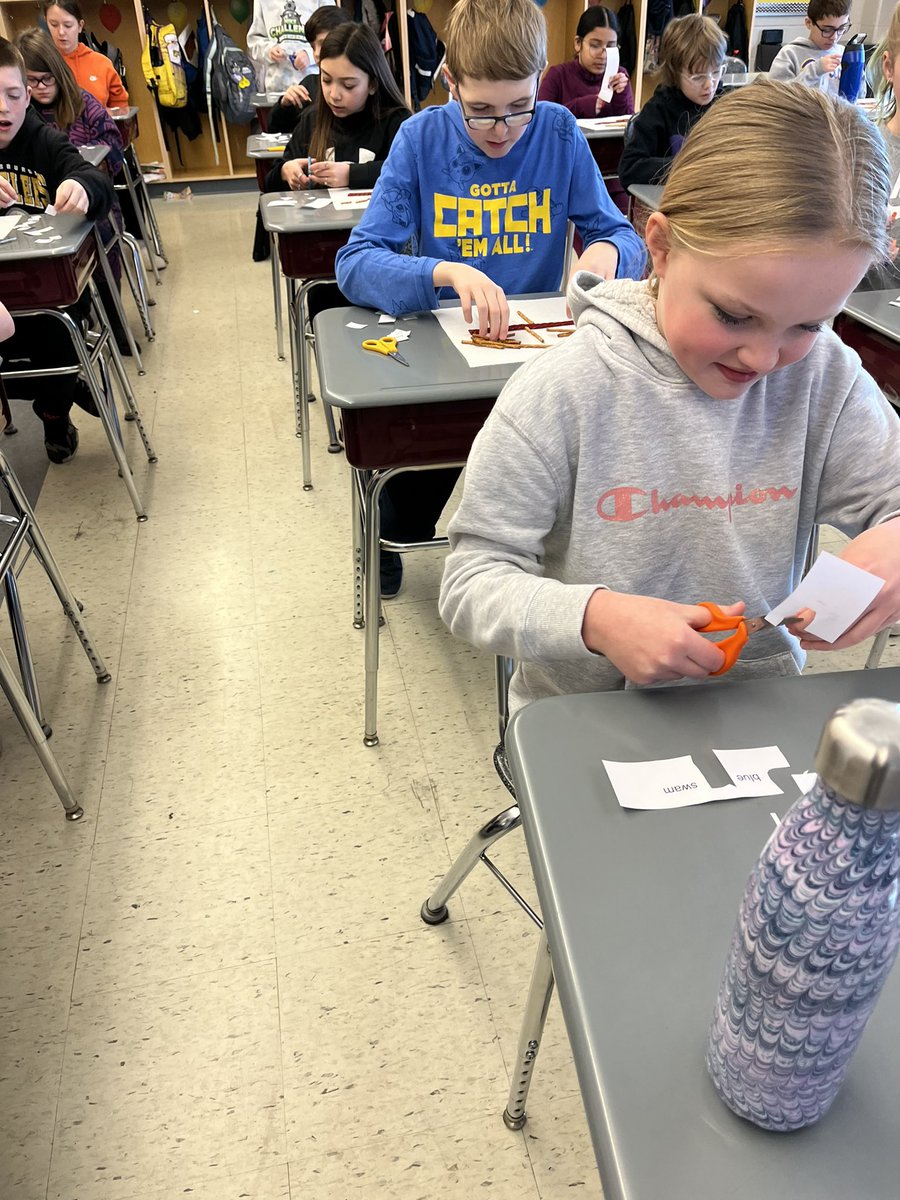 szyKteach's tweet photo. Identifying parts of speech and diagramming sentences are delicious in 5D #plumlearns #plumproud @HPEPBSD https://t.co/90oJpnDBWH