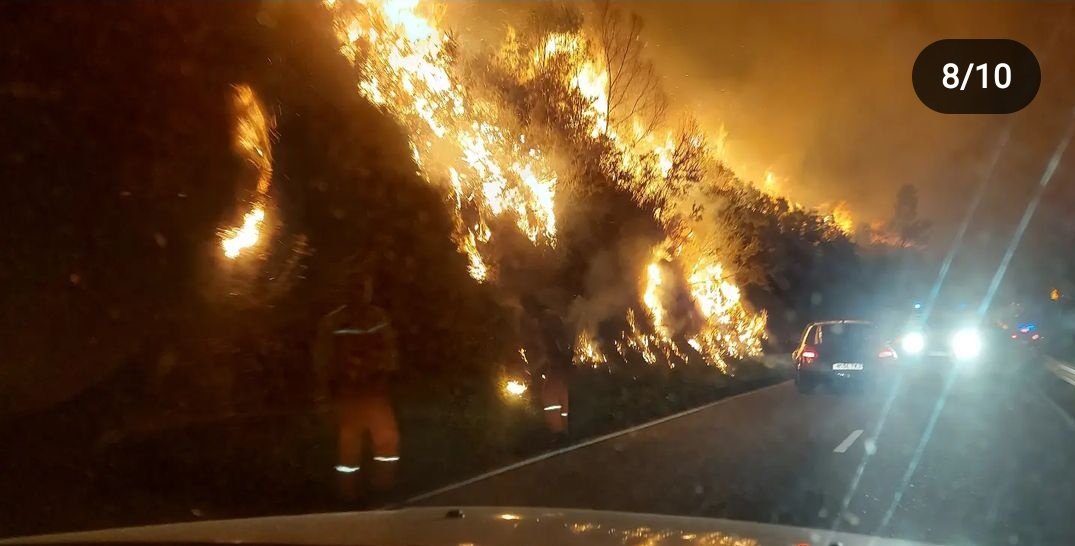 espinadecactus's tweet photo. Valdés, mi segunda casa, en llamas 💔
Fotos de su alcalde, Óscar Perez 

OCCIDENTE DE ASTURIAS https://t.co/aaFmjbEyyY