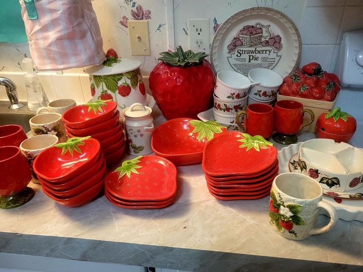 bread_vt's tweet photo. strawberry 🍓 tableware 🤍 https://t.co/x3NITP6LhV