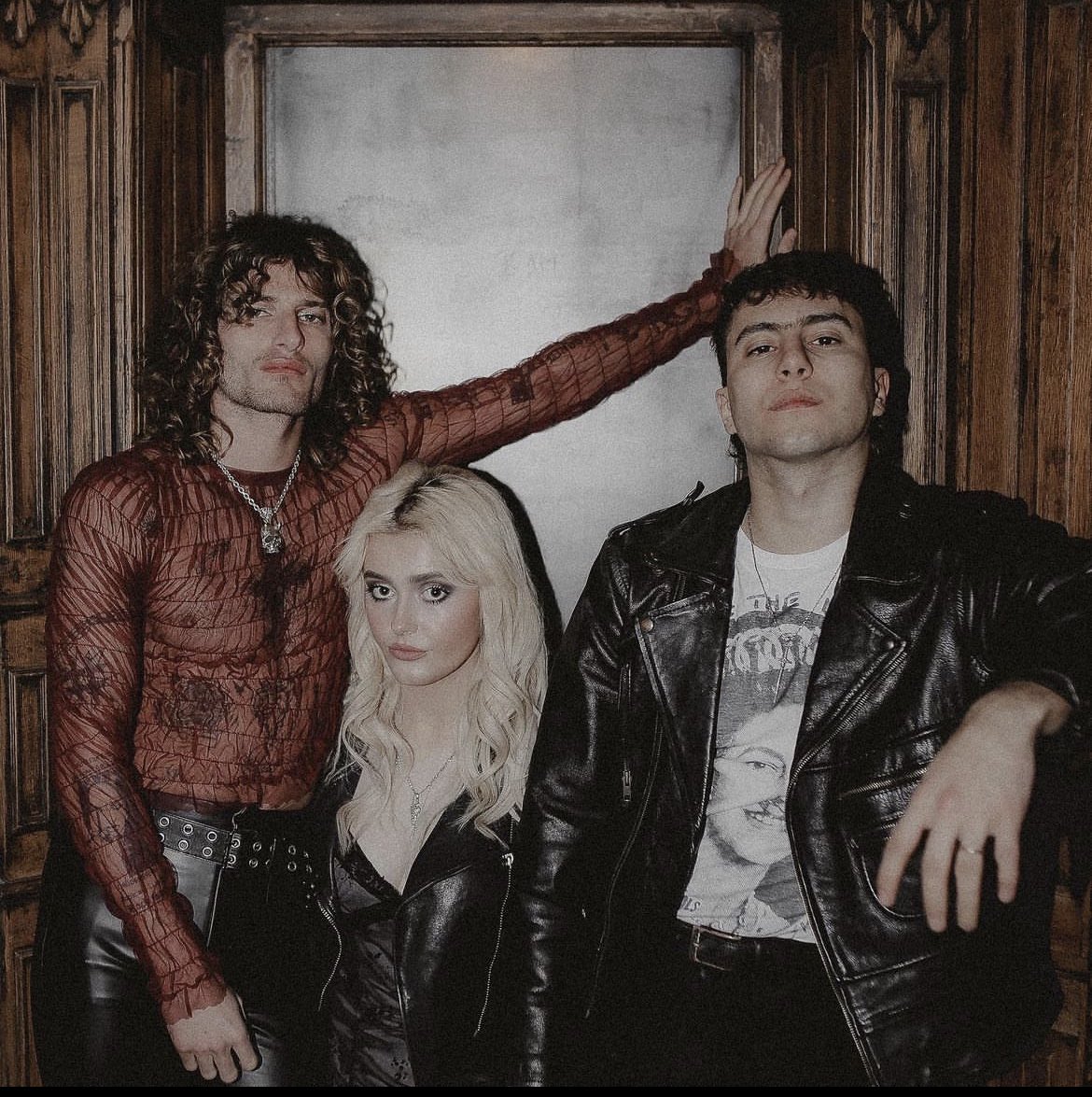 omg omg omg death to the phony rockstar is out TOMORROW! 

Pre save now!!! Xxx

lnk.to/DeathToThePhon…