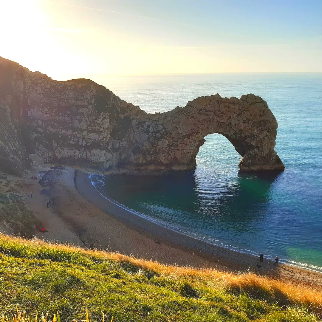 AlexStoneAuthor's tweet photo. This is Durdle Door. It made the news in 2021 due to tourists’ tombstoning off the top of the arch. The Dorset coast is absolutely stunning, but also incredibly dangerous at times, and I wanted to highlight the risks of this in #TheOtherGirlfriend.
#Booklocation #writeonthebeach https://t.co/qj6bhDY4ho