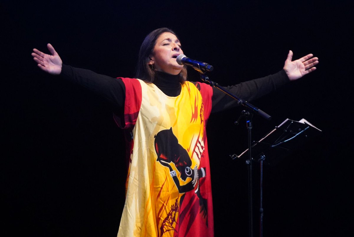mincultura's tweet photo. #NosJuntamos en el Teatro Colón, en el concierto Voces de Mujeres. La música, el arte visual callejero y la poesía de artistas poderosas inspiraron a los asistentes.
Gracias a los que nos acompañaron y se sumaron a esta conmemoración por las mujeres, por la dignidad y la vida. https://t.co/huHpo0fjBM