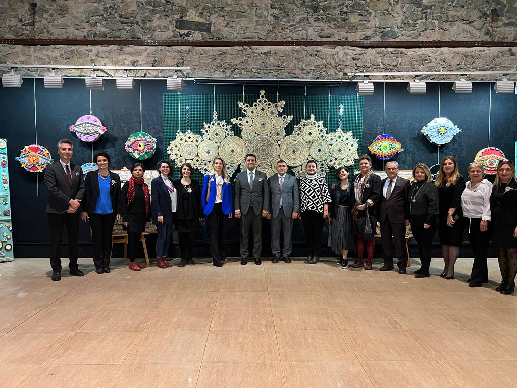 Açılış Kaymakamımız Önder Bakan, TURMEPA Deniz Temiz Derneği Başkanı Semiha Şahin, İl Milli Eğitim Müdür Yardımcımız Ömer Avcı, İl Milli Eğitim Şube Müdürümüz Cüneyt Kamacı, Müdürümüz Özcan Türkoğlu, Şube Müdürlerimiz ve Okul Müdürlerimizin katılımlarıyla gerçekleştirildi.