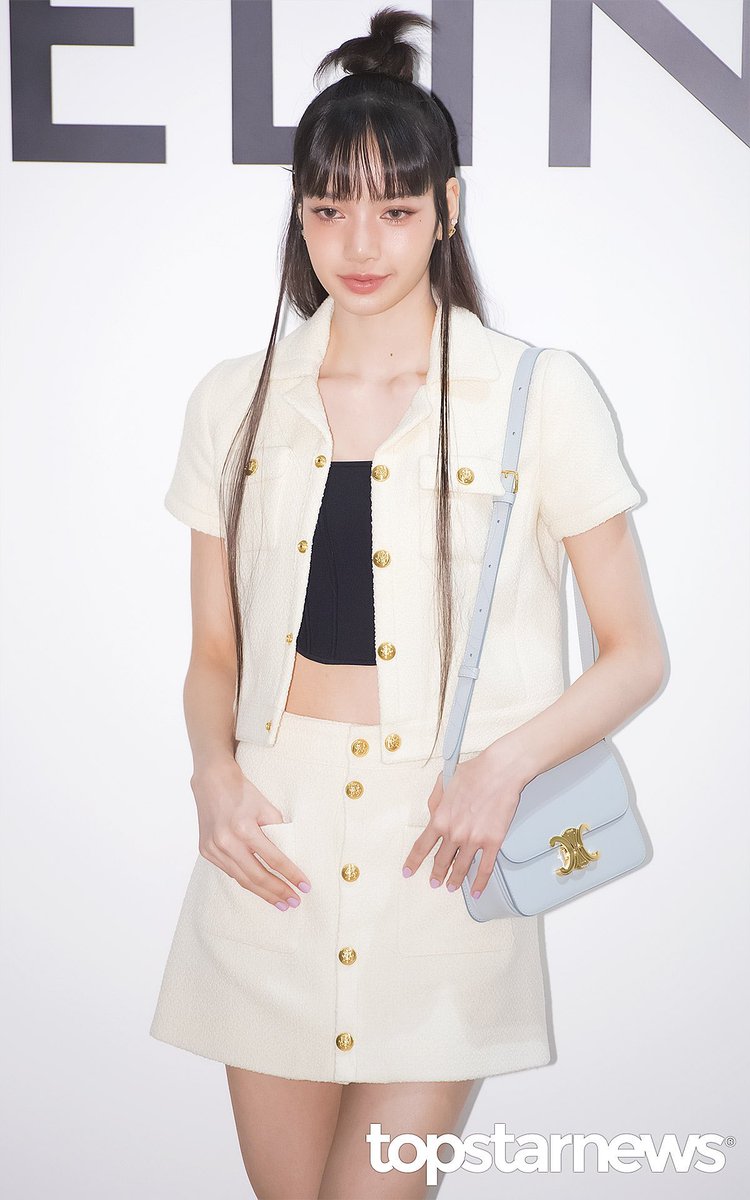 vousjay's tweet photo. ลิซ่าลุคนี้สวยมากกกก ลูกคุณหนูดื้อๆ

LALISA CELINE GIRL 
#LISAatCelinePopUp
#LISAXCELINE https://t.co/uLKTp8kpUH