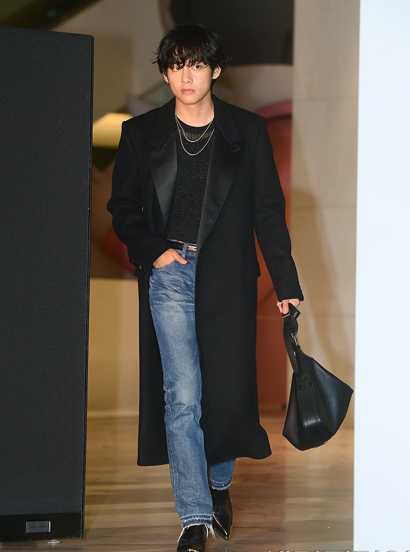 Taehyungimpact's tweet photo. OH MY GOD THE LOOKS FOR TAEHYUNG TAEHYUNG 

CELINE BOY V https://t.co/IAOF3MCcFI