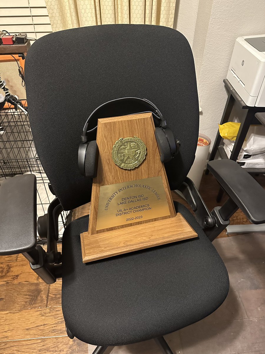 harpoolesports's tweet photo. The @HarpoolMs Academic UIL Championship trophy spent some time playing esports en route to school! https://t.co/lLxwUafc3d
