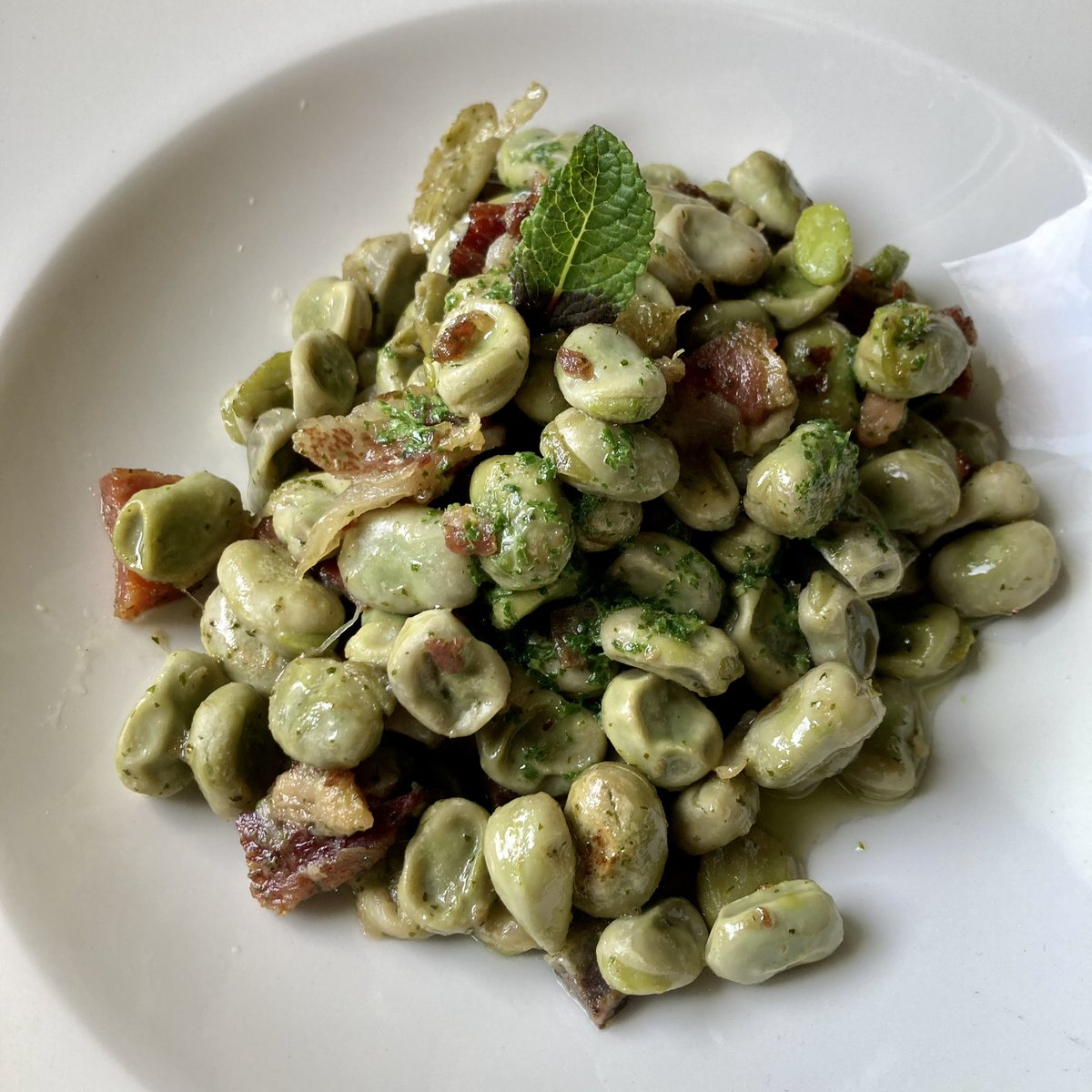 Favetes amb pernil, ceba tendra i menta!

#beget #camprodon #valldecamprodon #visitcamprodon #altagarrotxa #garrotxa #ripolles #girona #descobreixcatalunya #oix #rocabruna #besalu #ripoll #turismerural #turismeruralgirona #turismegarrotxa #gironatotal #restaurant #cuina #cuisine