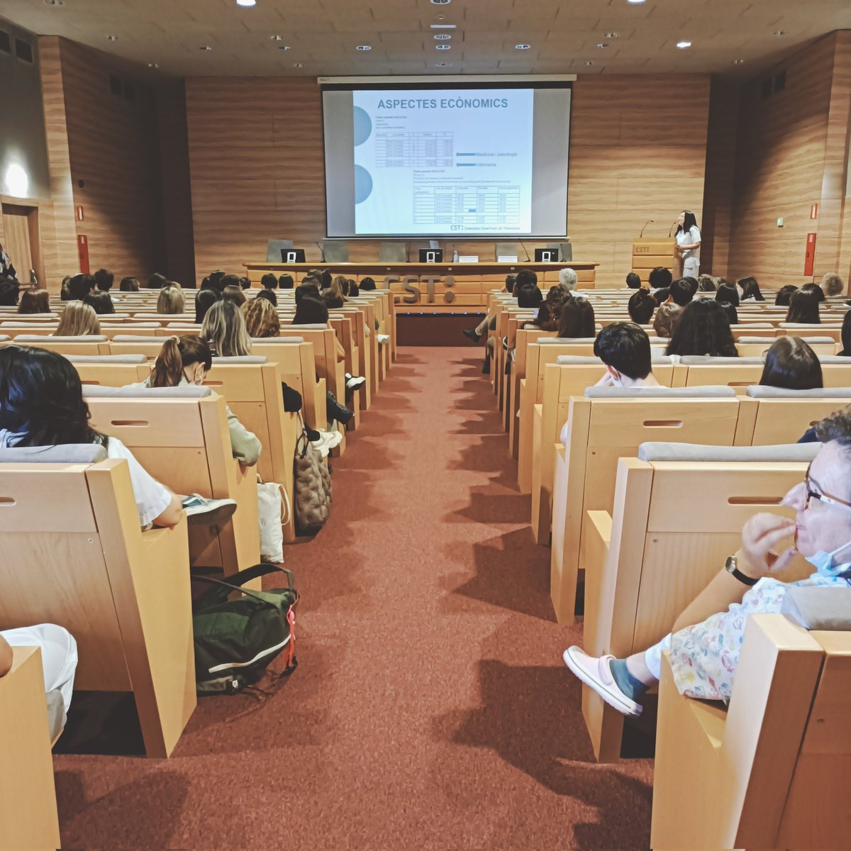 MaiteCorredera1's tweet photo. Sala d'actes amb l'aforament cobert al @CSTerrassa per la 
#jornadaportesobertes
#Residents
#FormacióSanitàriaEspecialitzada https://t.co/V04rhBsDzK