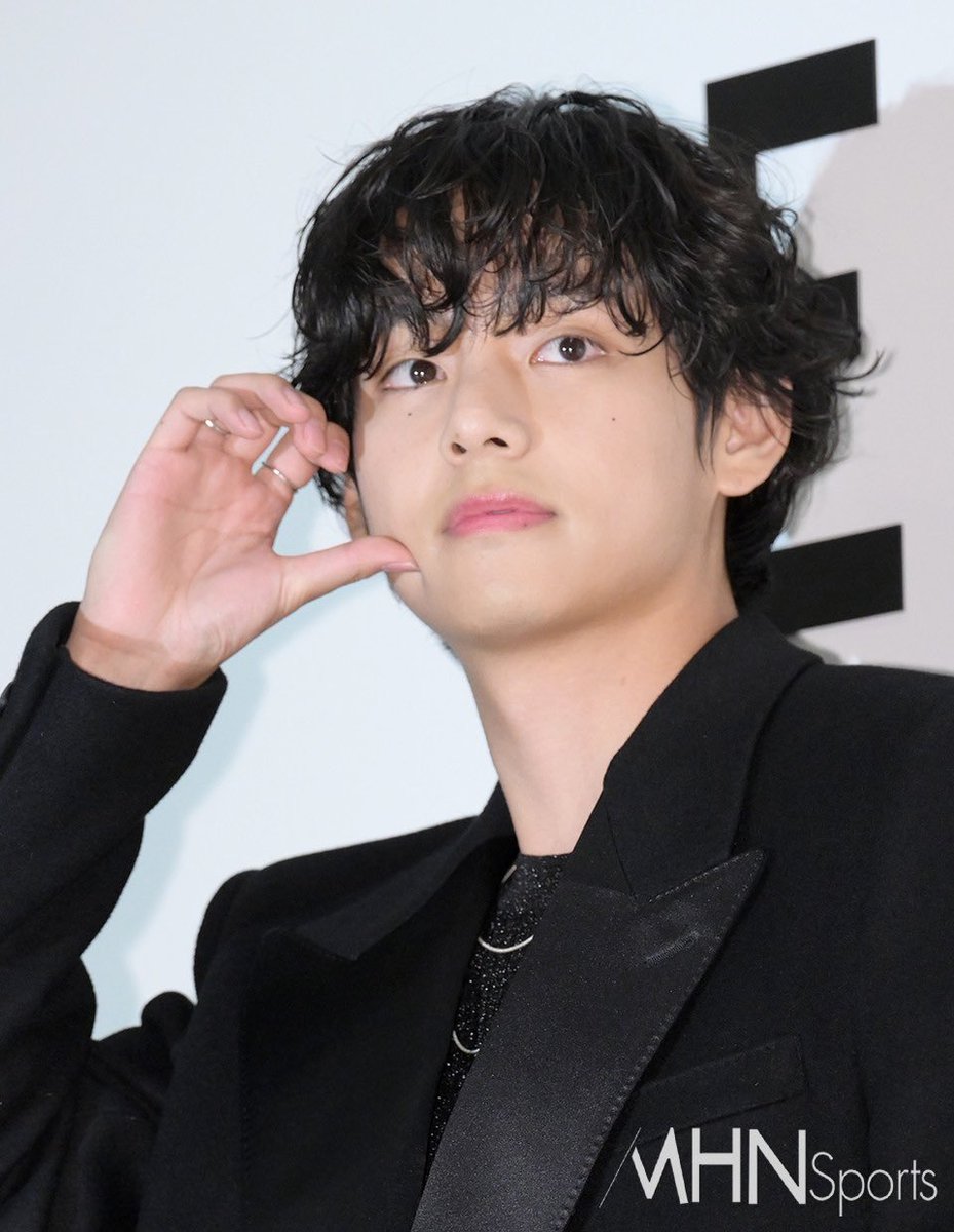 majitokoo's tweet photo. COMENTEN + RT POR 🐻‼️

CELINE BOY V
CELINE BOY TAEHYUNG
#TAEHYUNGxCELINE https://t.co/MYLnV8Dge7