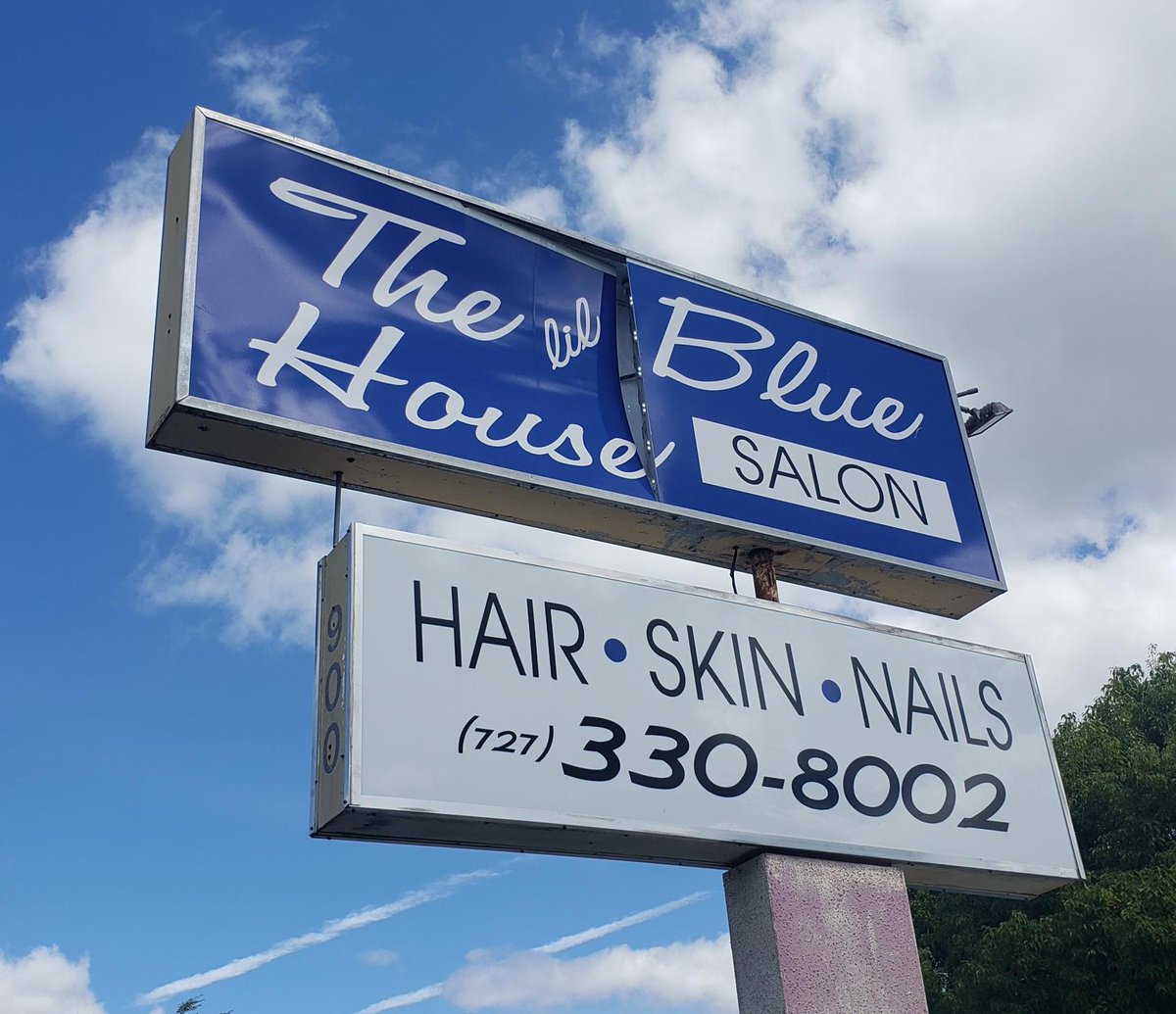 Tampa_Bay_Signs's tweet image. Pylon Sign Update - "Before &amp;amp; After" - Brand new pan-formed sign panels with 3M Day/Night translucent vinyl and new matching blue paint for The Blue House Salon in Palm Harbor, FL.
#pylonsigns #customsigns
