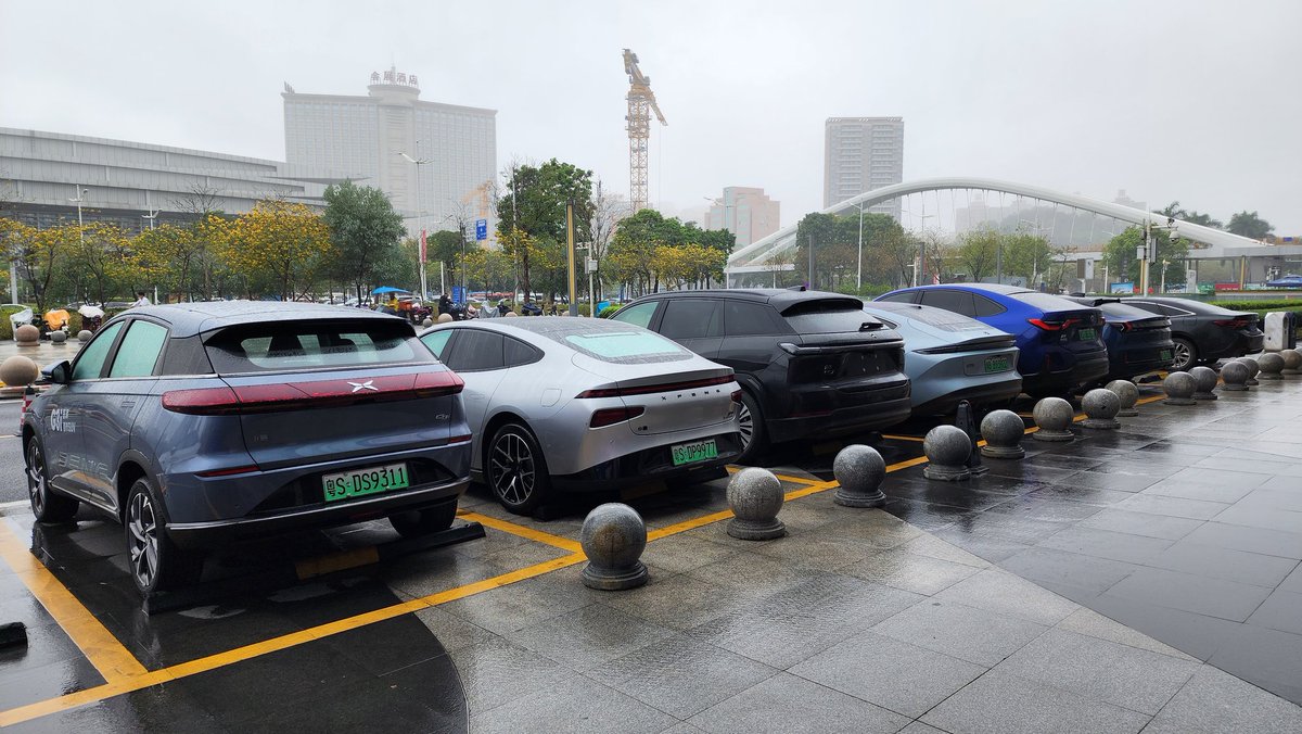 matthewokeefe's tweet photo. Good luck @elonmusk. You're going to need it....
It has been 4.5 years since I was last here and the adoption of domestic brand electric in that time is incredible, right down to the everyday taxi/rideshare. https://t.co/0HWz4zVIgF
