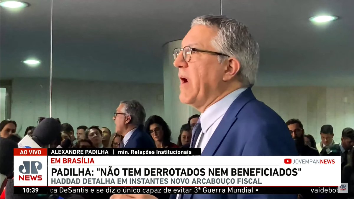 bruna_depieri's tweet photo. Não consigo me acostumar a ver o Alexandre Padilha dando entrevistas sendo "importante" tão naturalmente 🤮 https://t.co/Eob4DPo49y