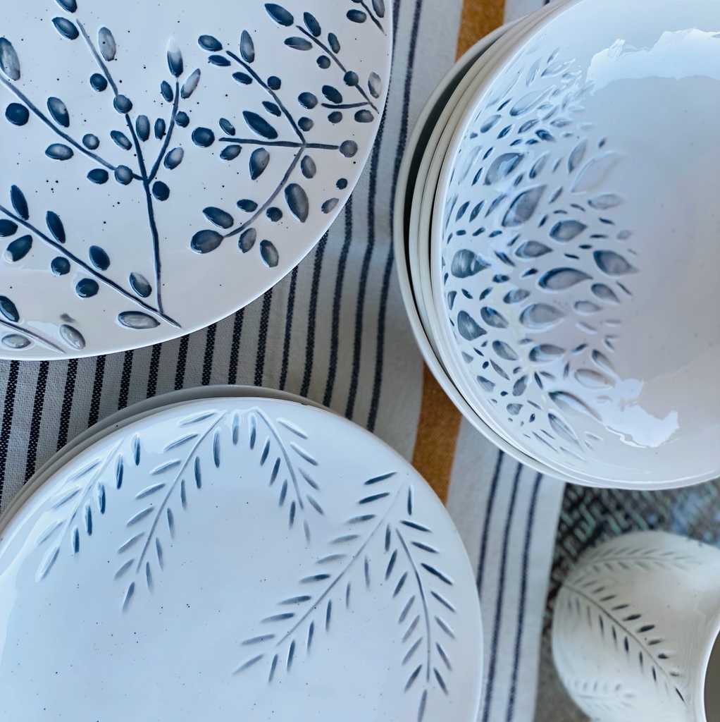 redvanillahome's tweet image. Spring has arrived and it is time to break out the beautiful Hudson Valley Night Dinnerware Collection! This collection is perfect for any spring gathering or romantic dinner for two.
redvanillahome.com/product-page/h…

#hudsonvalleynight #dinnerwarecollection #spring #beautiful #vibrant