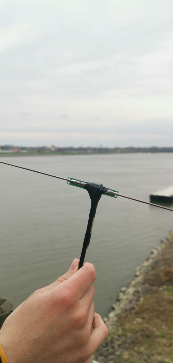 ghsat_sk's tweet photo. 🇭🇺Sikeres antennateszt a Duna felett!
A tegnapi nap során a csapatunk egy újabb nagy mérföldkövet ért el a CanSat kommunikációs rendszerének fejlesztésében. Az első teszt során 1450 méter távolságig tudtunk stabil és megbízható jelet fogni. https://t.co/Q0o9oSXzTg