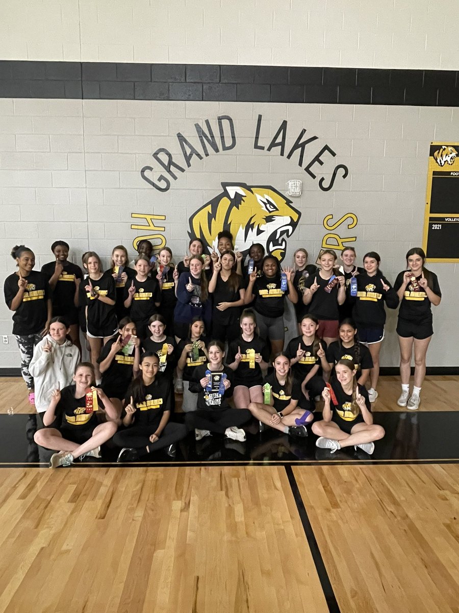 MrsGallardo21's tweet photo. Last night we hosted and performed great! 8th grade had a lot of PRs and 7th grade came home with 1st overall.

Go Tigers!!
@GLJH_Athletics @loganbain01 https://t.co/W7af9jtqk2
