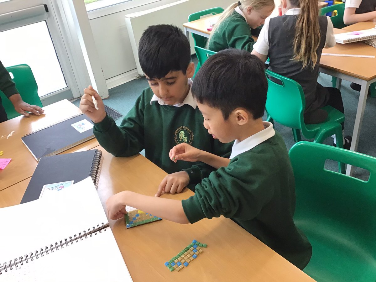 HighwoodPrim4P's tweet photo. Roman mosaic making https://t.co/F4Smk9vv8u
