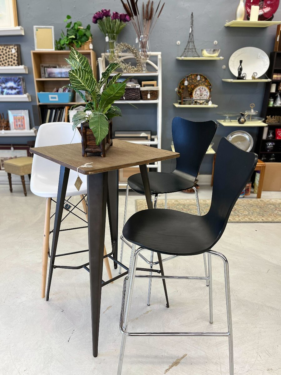 ZabsPlace's tweet image. 🎉 Want to elevate your home decor game? 

Visit us today to snag this deal for only $118. 😍👌 

Hurry, we're open until 5 pm! 🕔 See you soon. ❤️ 

#ShopWithACause #ZabsPlace #BarTables #SpecialTalentZ #ModernFurniture #SupportLocal #GiveBack #UniqueFinds