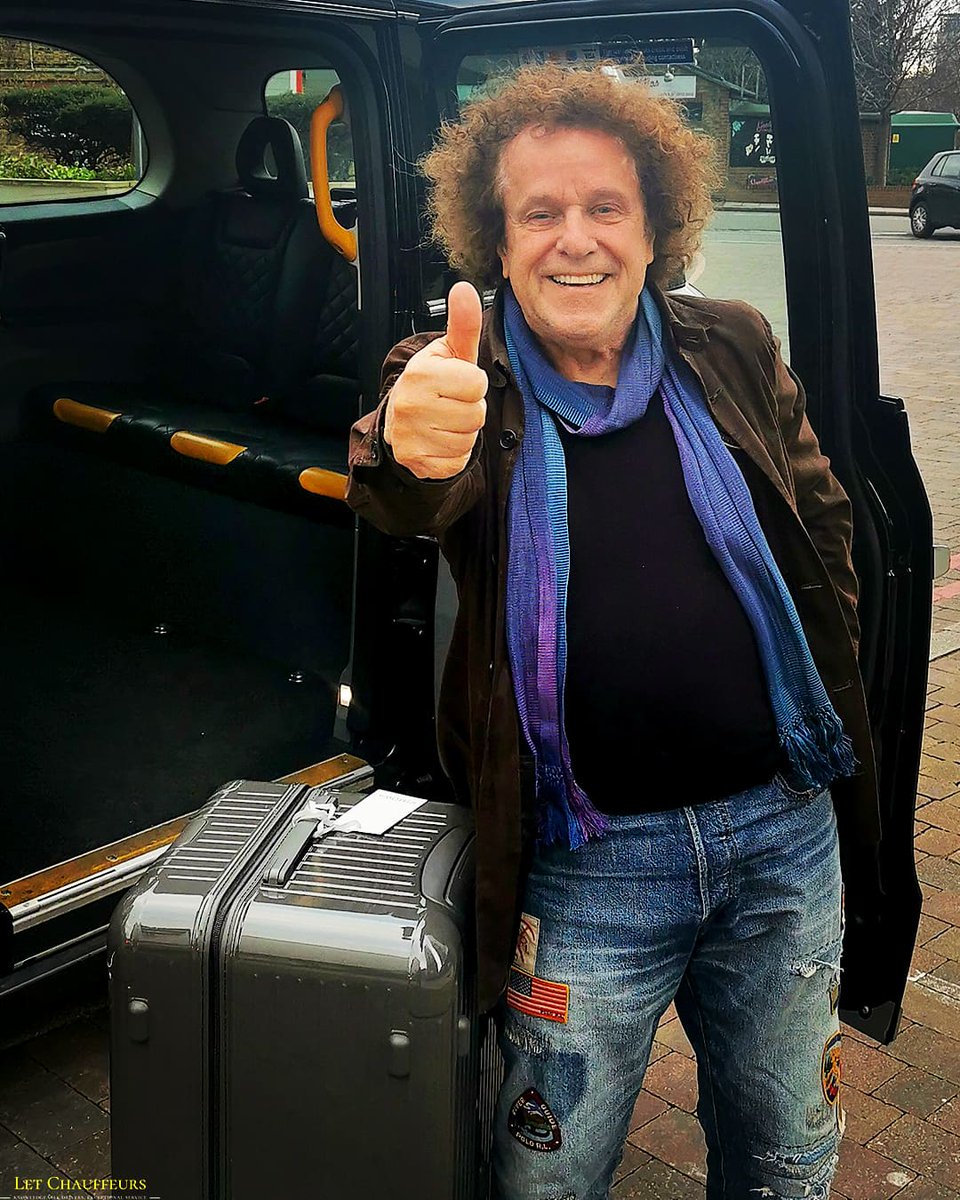 LETChauffeurs's tweet photo. We get a thumbs up 👍 from the legend Leo Sayer. All the best on your tour &amp; thanks for travelling with LET.

#LondonElectricTaxi

#chauffeur #london #londres #electrictaxi #blackcab #taxi #tfl #londonchauffeur  #LeoSayer #travel https://t.co/kCrdsPlW4p