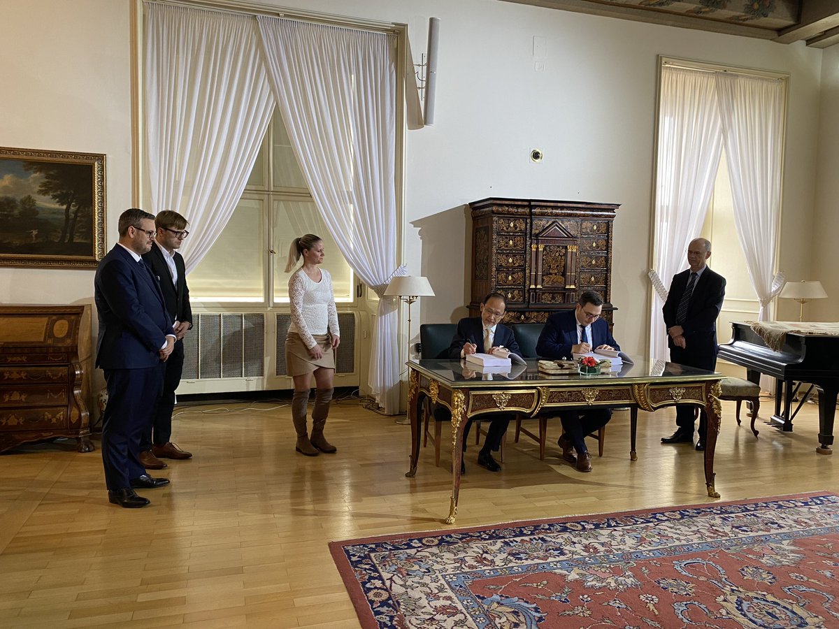 expo2025czechia's tweet photo. Happening right now. Press conference at @CzechMFA on signing the contract between Czechia at EXPO  2025 Osaka and Apropos Architects 🇯🇵🤝🇨🇿 in the presence of @velvyslanecJP and @JanLipavsky https://t.co/h28m5SIxDl
