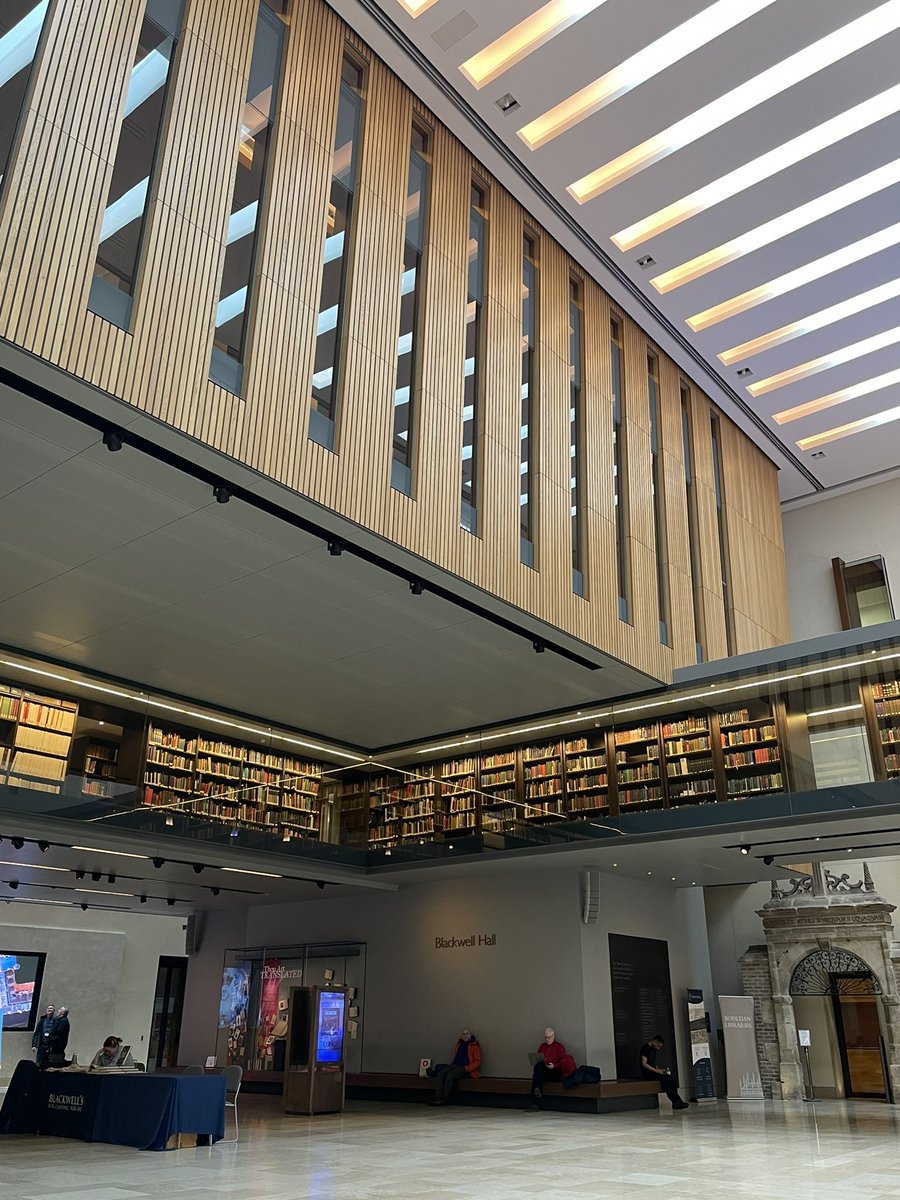 TMVSarts's tweet photo. #WestonLibrary #oxford My parents were working for the university when they met outside this building 💕 📚 https://t.co/1mWq7LRceE