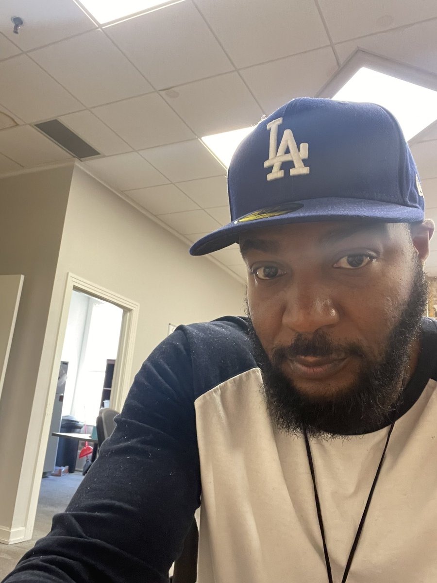 itsbluesatch's tweet photo. Go @Dodgers !!!! #OpeningDay #NLBest https://t.co/LtMfK6qtkJ