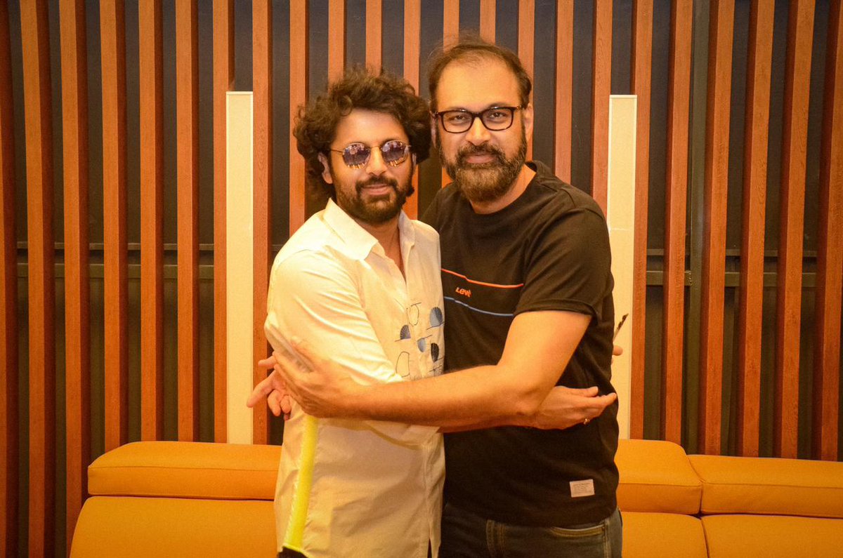 pr_content's tweet photo. Picture perfect! 📸 

Director @VamsiVakkantham met hero @actor_nithiin on his birthday and this dynamic duo is gearing up to deliver a highly entertaining film.💥👊🏾

#HappyBirthdayNithiin

@sreeleela14 @Jharrisjayaraj
#SudhakarReddy #NikhithaReddy 
@SreshthMovies https://t.co/sfg2pqBadJ