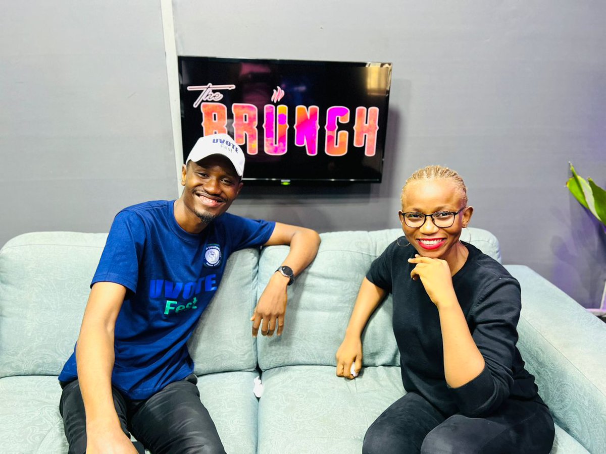 fryfry_radio's tweet photo. On the Brunch host Camareh was joined by guest; PRO of @YIGSL  Abdul Gadiru Sannoh and they had an in-depth conversation about the importance of Youth's participation in politics and their upcoming UVOTE FEST on the 7th May 2023 at Kallon Car Park.

THE RECAP IS ON OUR FACEBOOK. https://t.co/kkv7zpqPUc
