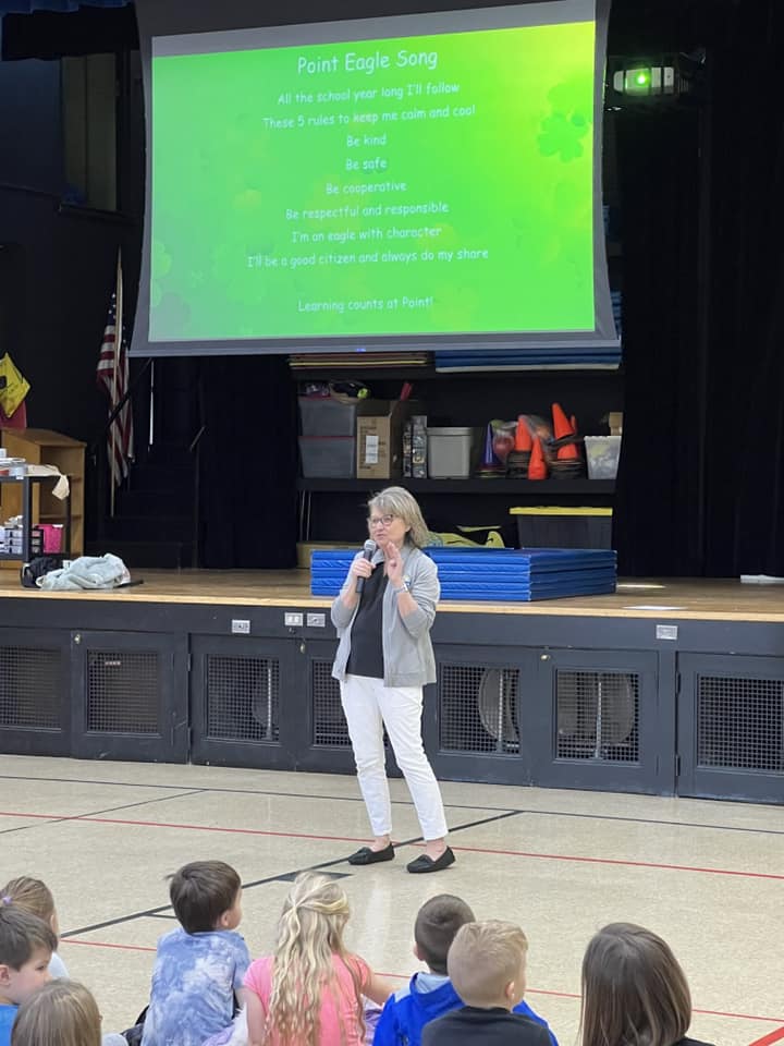 The <a href="/pointeagles/">Point Elementary School</a> Beta Club hosted a series of fundraisers this year for <a href="/BasketHope/">Basket of Hope</a> and Helping Hands and Horses. At a school assembly, students presented each organization with $1,000 and got to learn about each organization. Way to go, Point community!💙  #msdr9