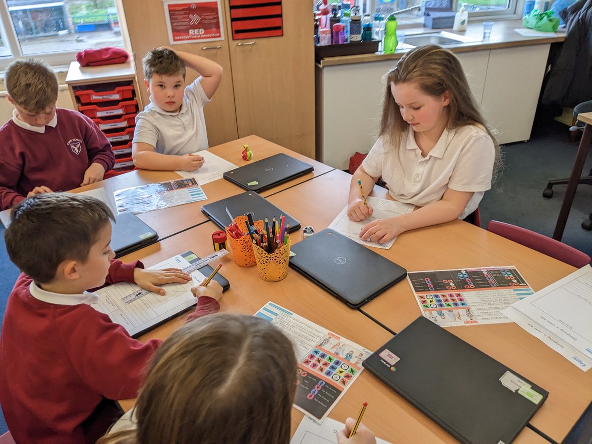 CarrJuniorYork's tweet photo. Year 4 understanding the benefits and dangers of using 'bots' #keepingcarrsafeonline #carrstars #ceative https://t.co/pfakC23vrG