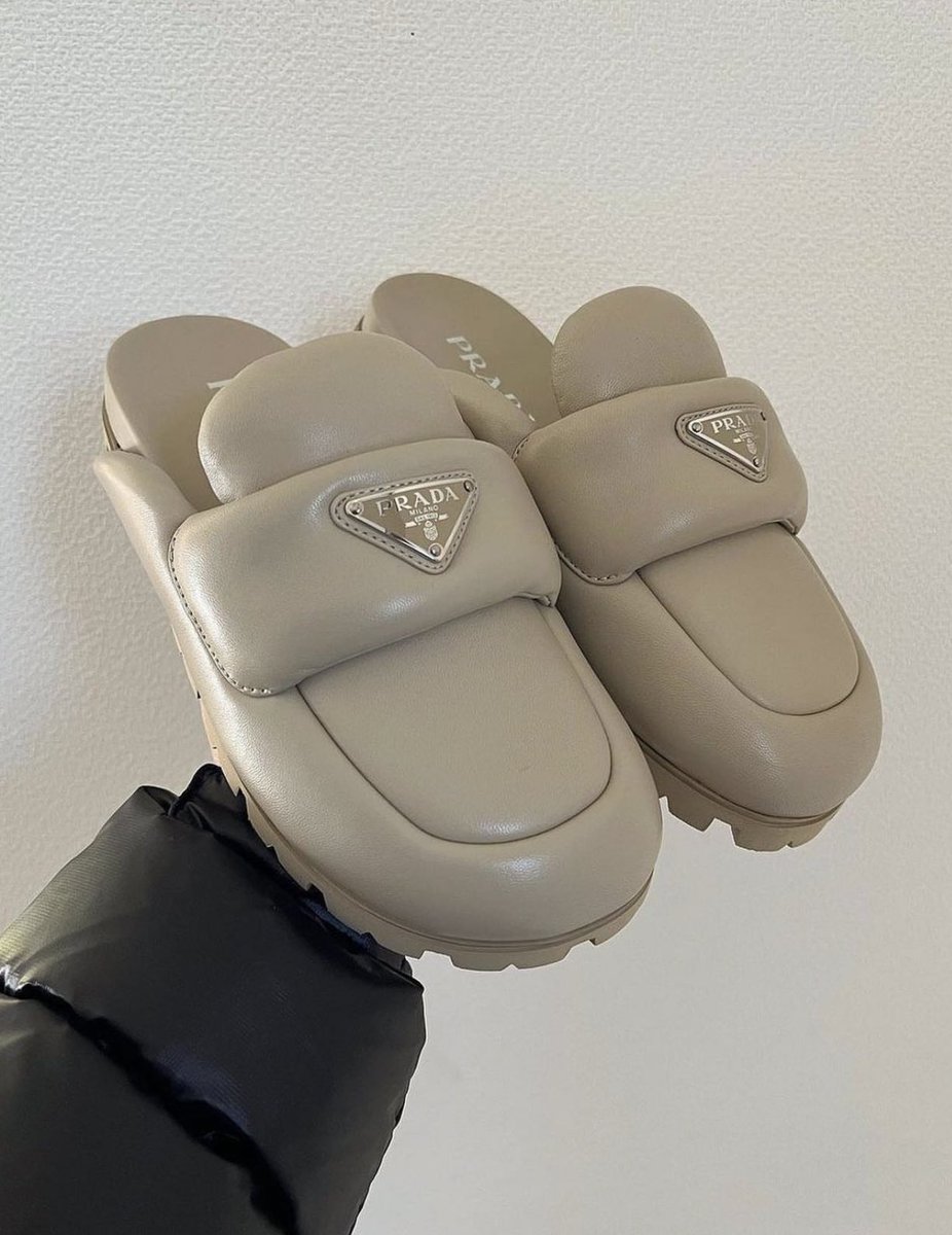 Outlander Magazine tweet media