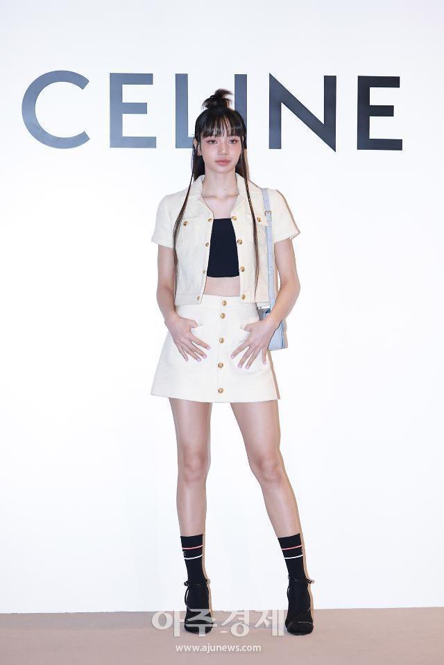 yoloerrys's tweet photo. One and only global ambassador celine lisa👑

LALISA CELINE GIRL
#LISAatCelinePopUp
#LISAXCELINE https://t.co/Vjj3Zk9g65