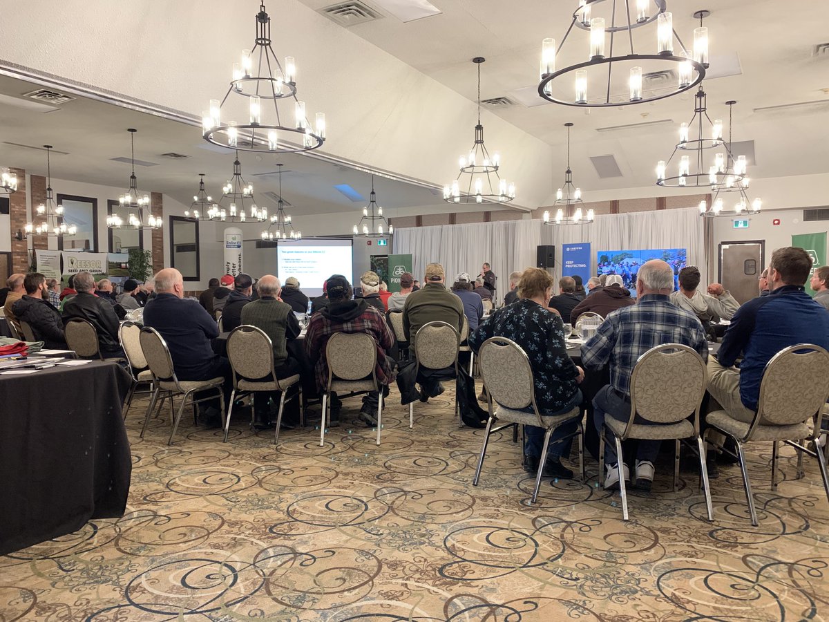 Full house at Reesor Seed &amp; Grain crop day!⁦<a href="/ScoutingFields/">Jeff Steiner</a>⁩ ⁦<a href="/LAWarriner/">Luke Warriner</a>⁩