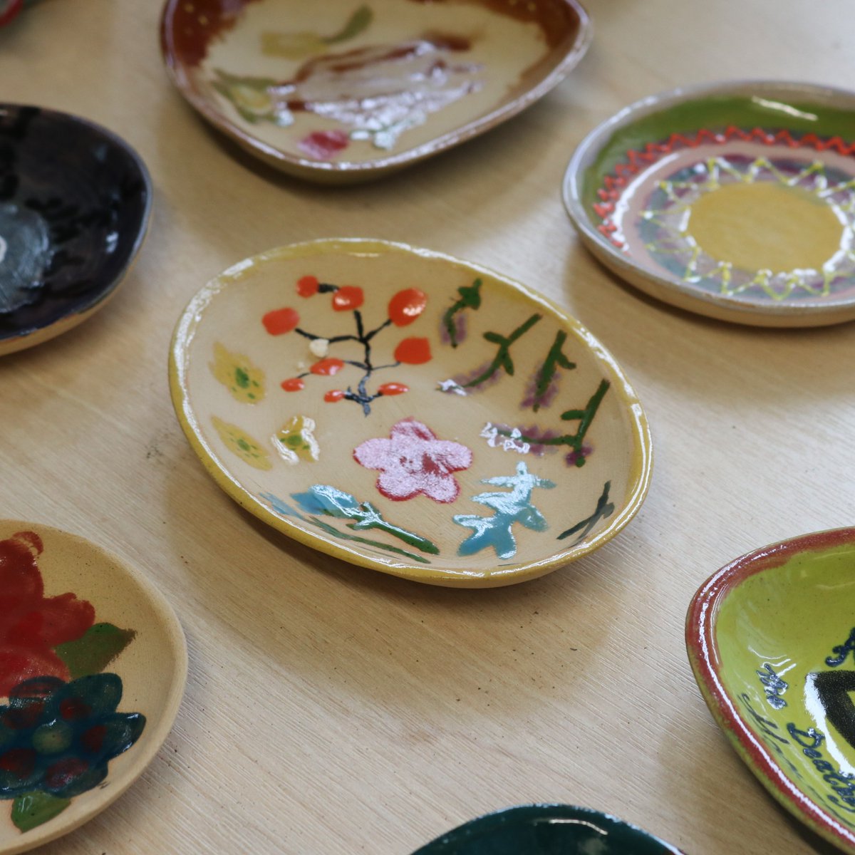 HullUniUnion's tweet photo. Some beautiful ceramic pieces have been crafted by students at yesterday’s Pottery Workshop.
Keep your eyes peeled for future sessions led by Leafy Lane Potteries on Give it a Go programme.
#Pottery #Workshop #LeafyLane #GIAG https://t.co/37WllcMybt
