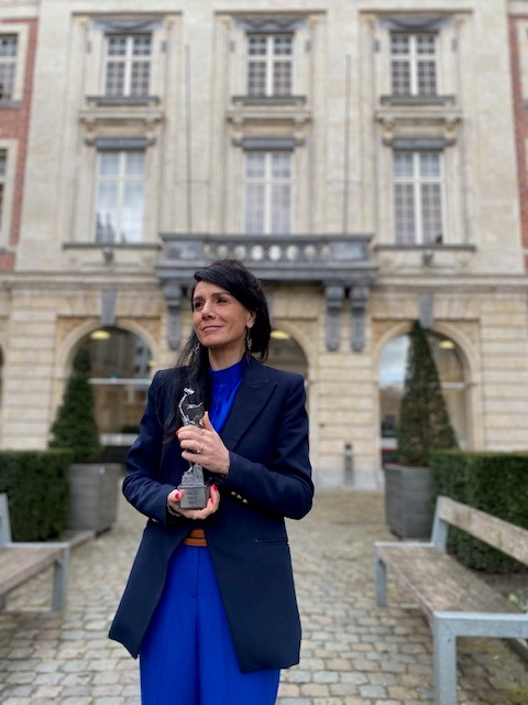 Vandaag werd de VALC-alumniprijs uitgereikt aan de justitieredactie van <a href="/vrtnws/">VRT NWS</a>. Journalisten en <a href="/KULeuvenLawCrim/">KU Leuven Rechten en Criminologische Wetenschappen</a> alumni Fatma Taspinar en <a href="/DirkLeestmans/">Dirk Leestmans</a> namen de prijs in ontvangst. Proficiat! <a href="/LINCriminology/">LINC</a>