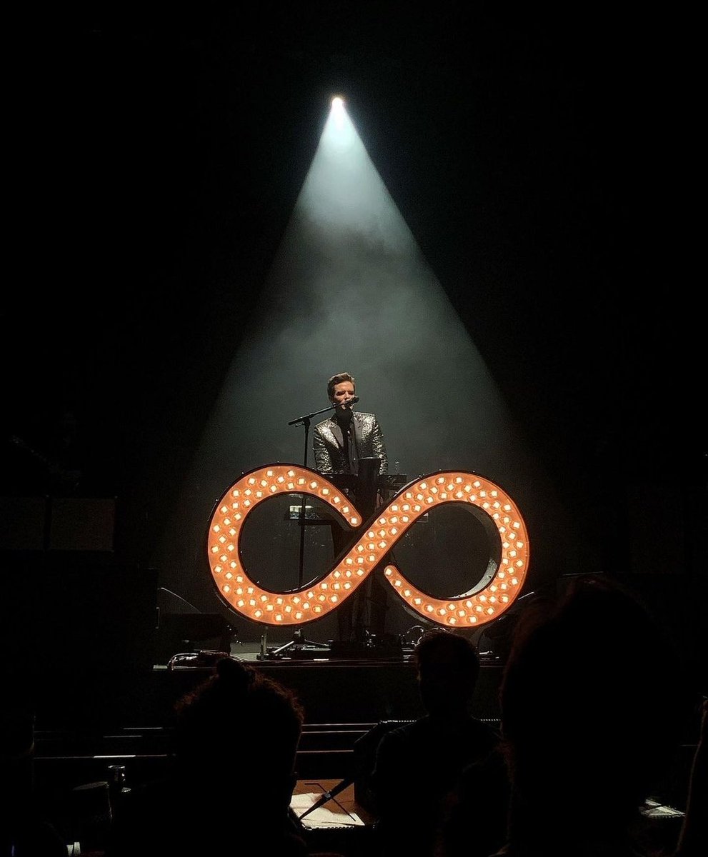 t_hekillersfan's tweet photo. Yo sólo quiero decir que The Killers tienen algunas sorpresas para los shows de México 👀🤐 https://t.co/b4SUhVw3rn