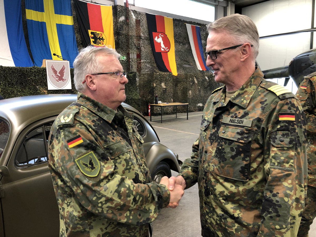 CdrDeuNavalAir's tweet photo. Kommandowechsel beim Kdo Hubschrauber.
#Marineflieger bedanken sich bei BG Ott für die gute Zusammenarbeit und hoffen auf weiter gute Kooperation mit BG Dr. Bauersachs, dem wir herzlich zur Kommandoübernahme gratulieren. Gemeinsam #NachVorn @Deutsches_Heer #IHTC #NH90 https://t.co/TtZARoXkX6