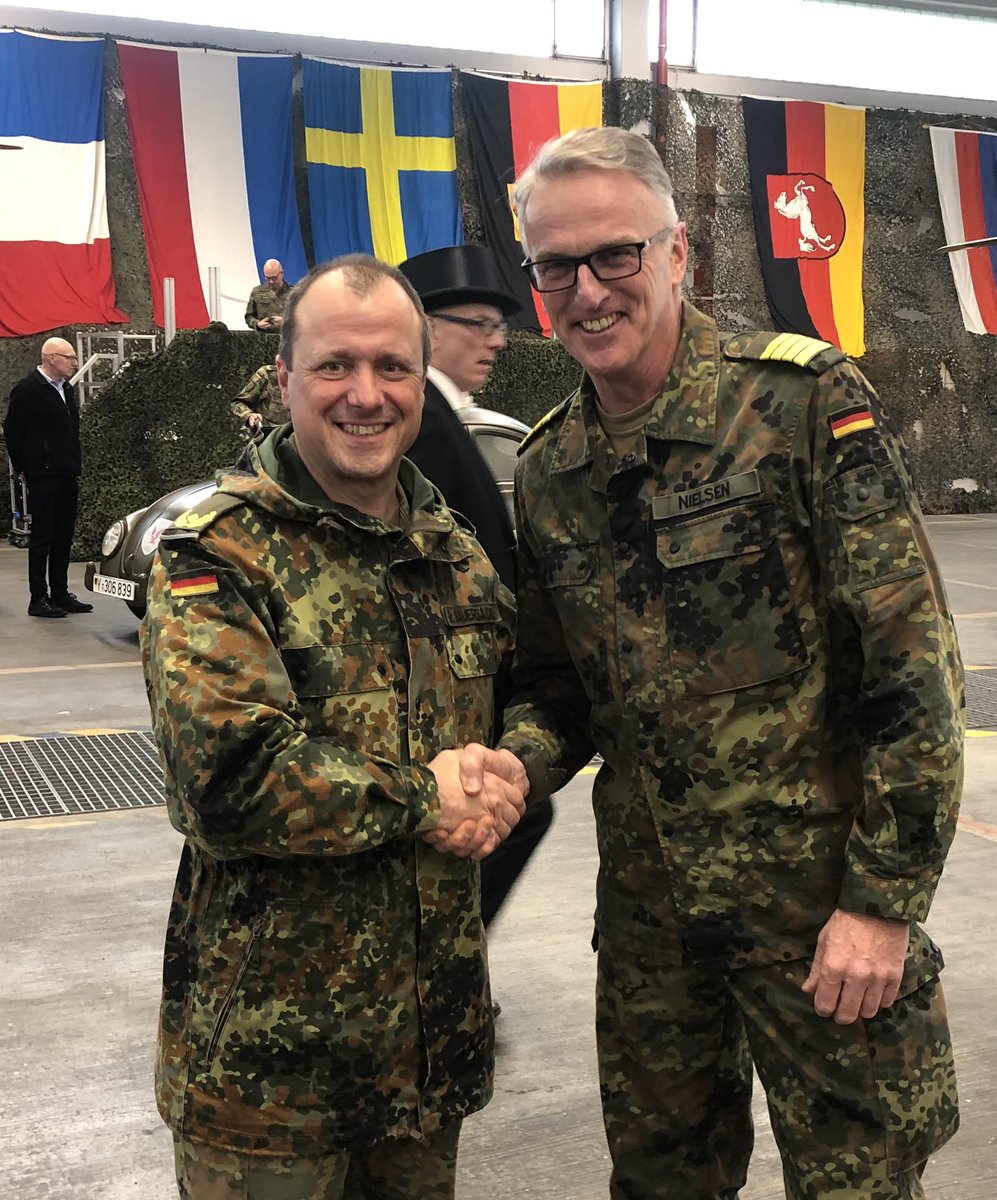 CdrDeuNavalAir's tweet photo. Kommandowechsel beim Kdo Hubschrauber.
#Marineflieger bedanken sich bei BG Ott für die gute Zusammenarbeit und hoffen auf weiter gute Kooperation mit BG Dr. Bauersachs, dem wir herzlich zur Kommandoübernahme gratulieren. Gemeinsam #NachVorn @Deutsches_Heer #IHTC #NH90 https://t.co/TtZARoXkX6