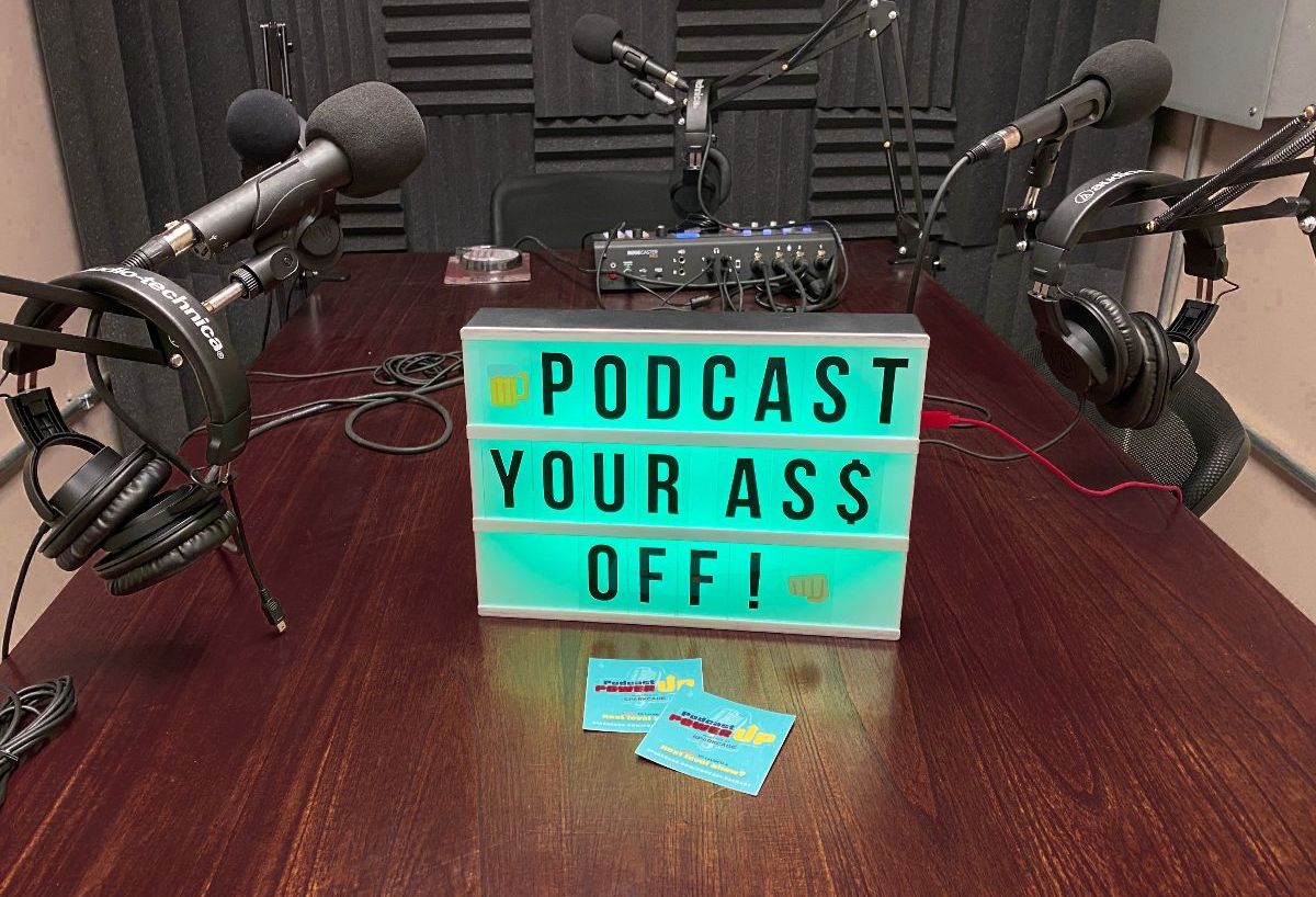 sparkcade's tweet photo. 🎥 Livestreaming aspirations? Win a podcast 🗳️ - https://t.co/Pj4J105x9A https://t.co/2HcTpq9kcV