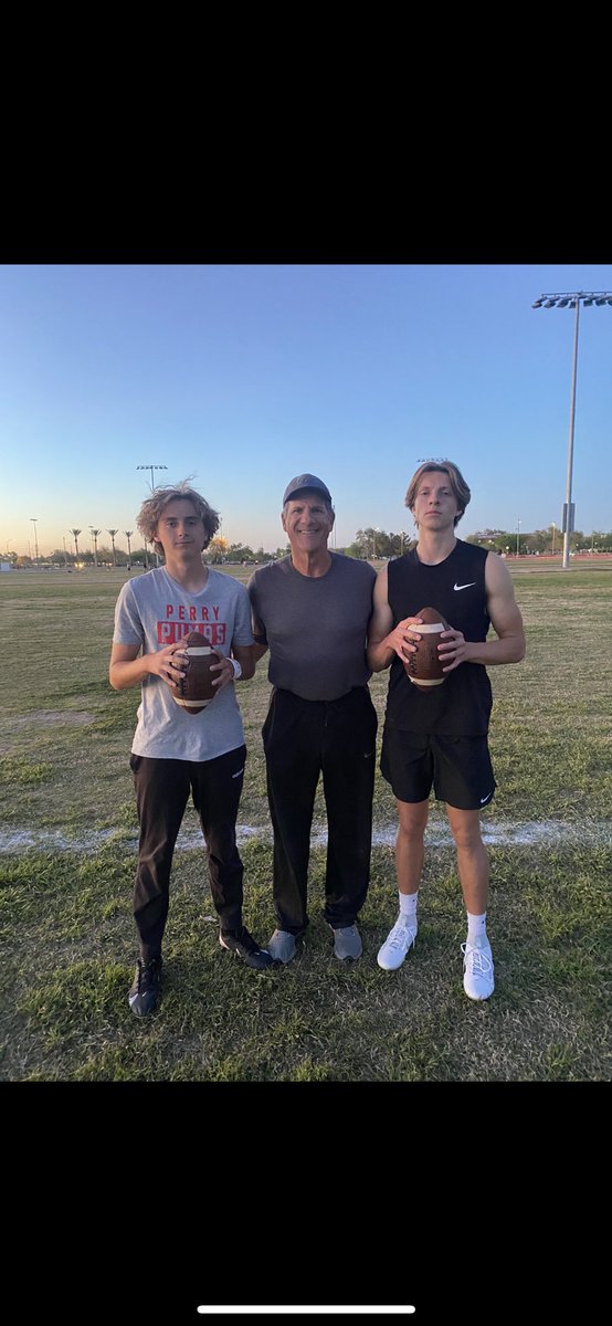 I had an amazing training session last Tuesday with @QBManuch and <a href="/DanielRustin_/">Daniel “DannyDimes” Rustin</a> . Keeping up the work every week during the off season, getting ready for game time. 

<a href="/WFCoachCampbell/">Steve Campbell</a> 
<a href="/CoachPerrone/">Coach Perrone (My Recruits)</a>
