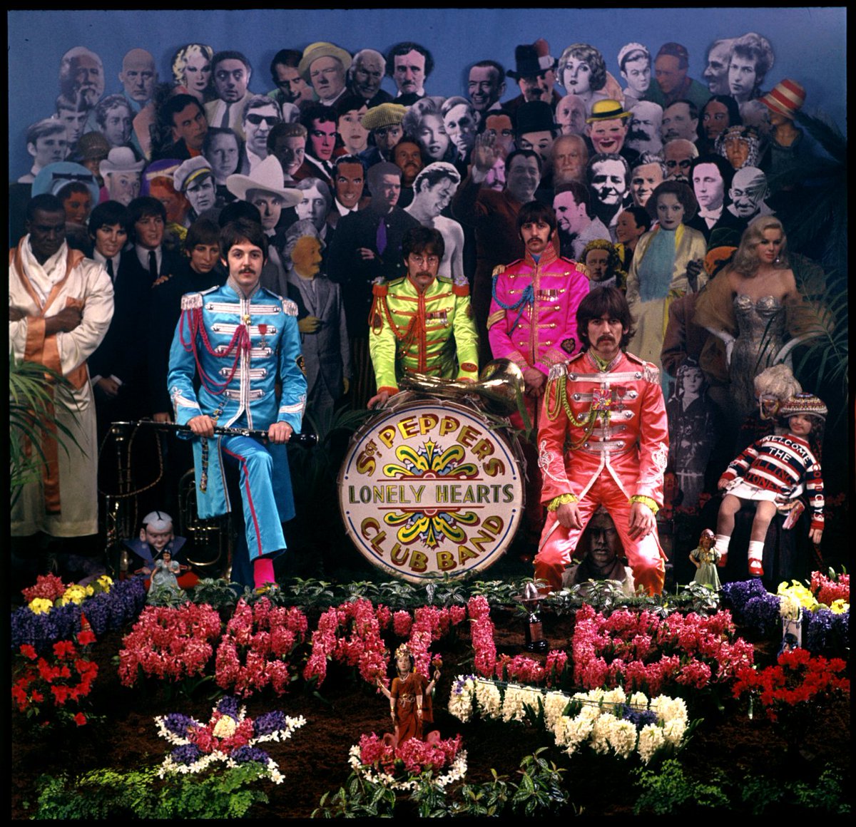 BeatlesEarth's tweet photo. Today in 1967, The Beatles were photographed by Michael Cooper for the Sgt. Pepper's Lonely Heats Club Band album cover and inside gatefold.

The photoshoot produced one of the most iconic album covers in music history. https://t.co/qdUSfqrHjO