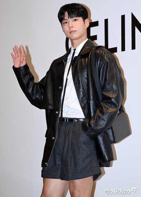 FseRg4zagAc8TOy?format=jpg&name=900x900