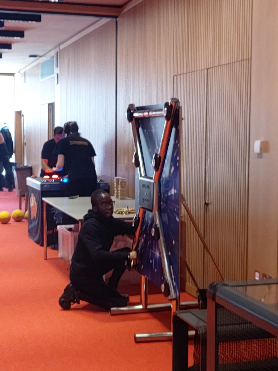 Newnham_Conf's tweet photo. Team building fun in the Cynthia Beerbower has begun - so many options! #eventsarefun @MeetCambridge #teamawaydays https://t.co/R2NFjPnCly
