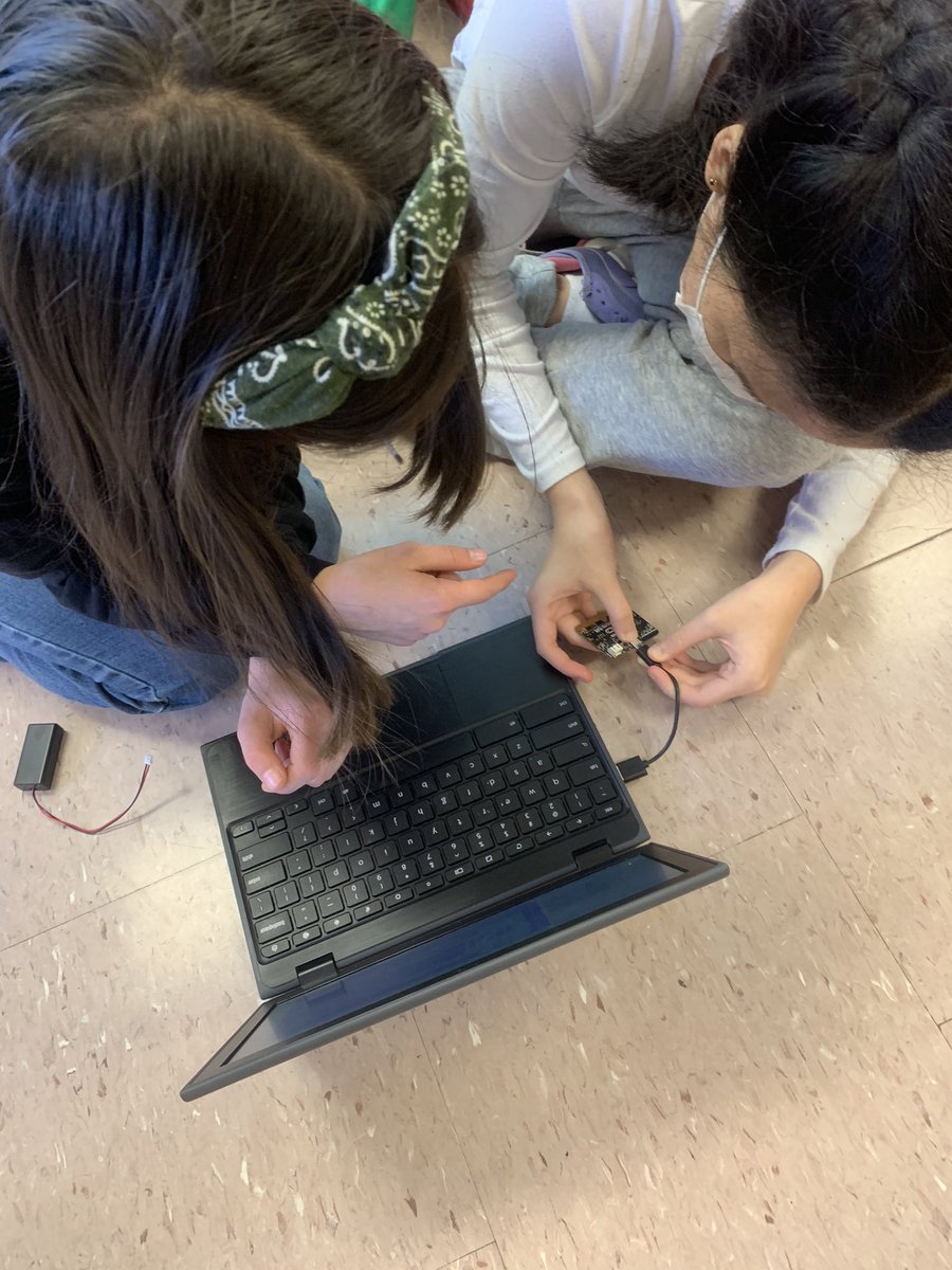 abburry's tweet photo. So fun playing with our @microbit_edu! Students are linking our novel to tech! #innovation #playwithtech @TomkenSciTech https://t.co/NzUXKKOI2D