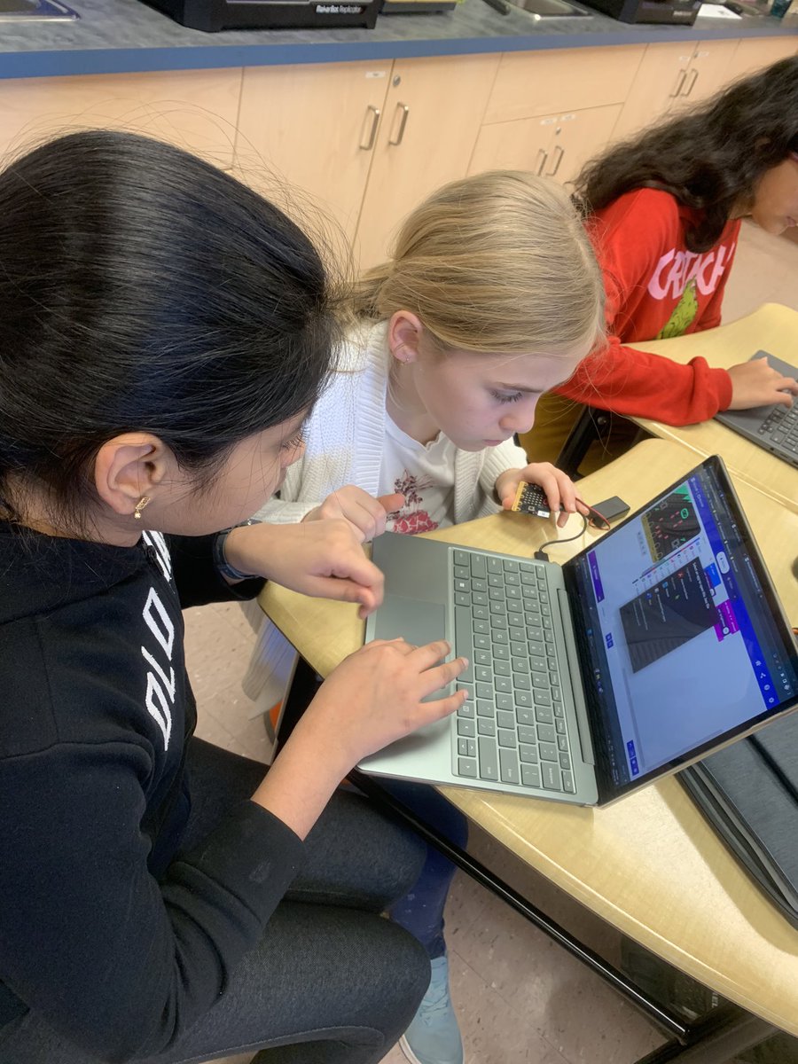 abburry's tweet photo. So fun playing with our @microbit_edu! Students are linking our novel to tech! #innovation #playwithtech @TomkenSciTech https://t.co/NzUXKKOI2D