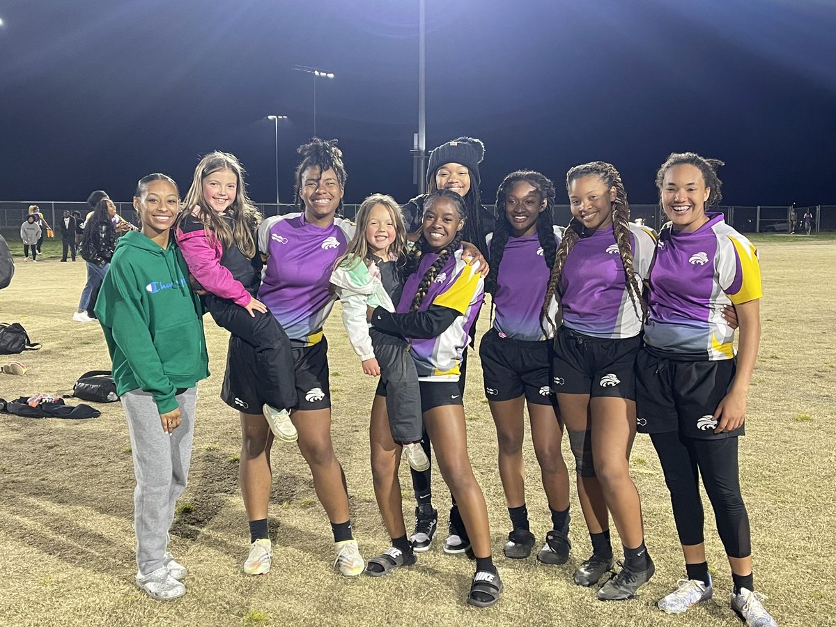 Lady Lions supporting Lady Lions!